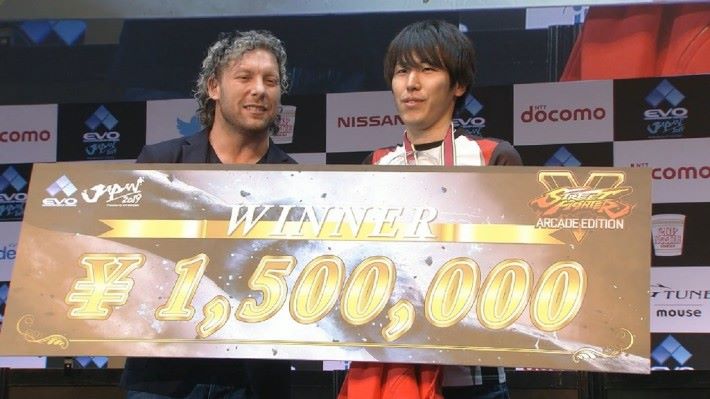 Momochi 過往於多次比賽中亦因不申請執照，最終過百萬的獎金變成十萬日元。