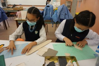 拿𠝹刀𠝹木製作飛機，是學生們共同愉快的回憶。此外，從她們言談間表現出熟悉二具名詞、規格和技術。