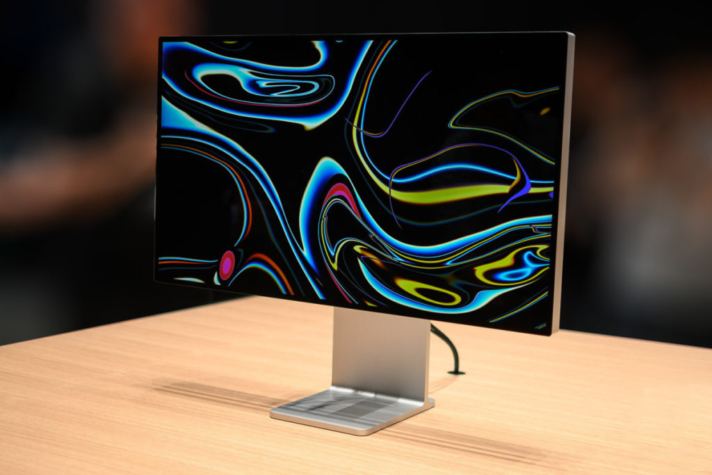 據報道兩款採用 Apple Silicon 的新 iMac 設計上與 Pro Display XDR 相似。