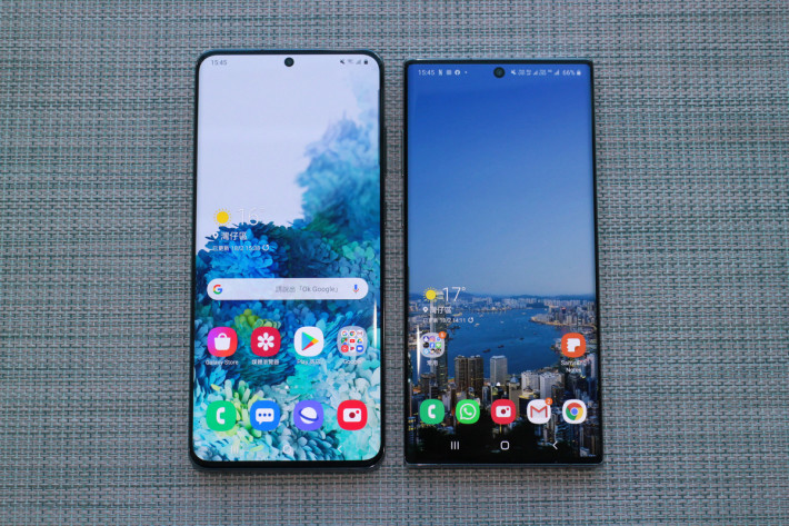 與採用 6.8 吋屏幕的 Galaxy Note10+ (右)比較，Galaxy S20 Ultra 也大上一點點。