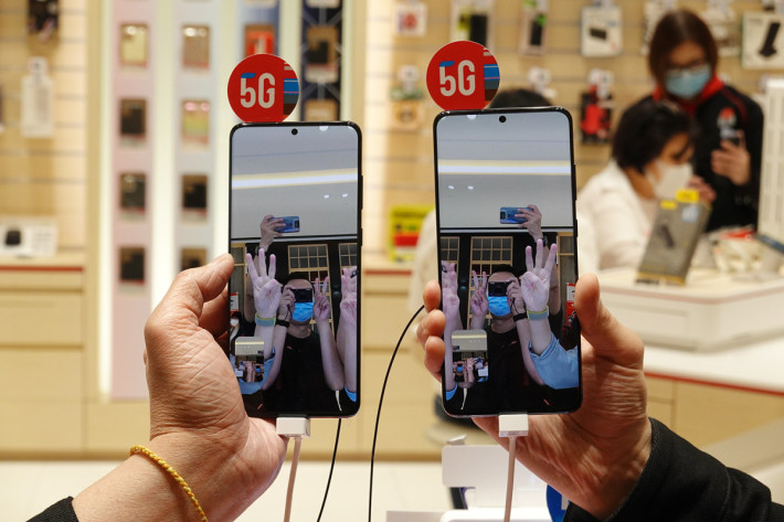 可運用 Samsung Galaxy S20 利用機內的 Google Duo 作視像通話體驗，試試「同步率」極高的視像通話效果。