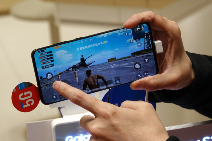 體驗區內 Samsung Galaxy S20 均安裝了「食雞」PUBG Underground，大家可以玩兩舖，體驗極低 Latency 的好處。