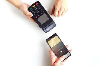 Huawei Pay 結合指紋、晶片及金融級安全性的 NFC 全終端解決方案，並獲國際安全認證。