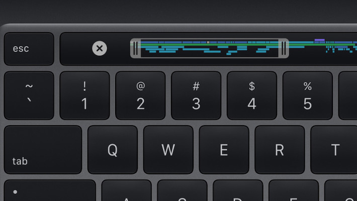採用去年在 16" MacBook Pro 引入的剪刀腳式結構、 1mm 鍵程精妙鍵盤，保留了實體 ESC 鍵和倒 T 型方向鍵，並有 Touch Bar 和 Touch ID 。
