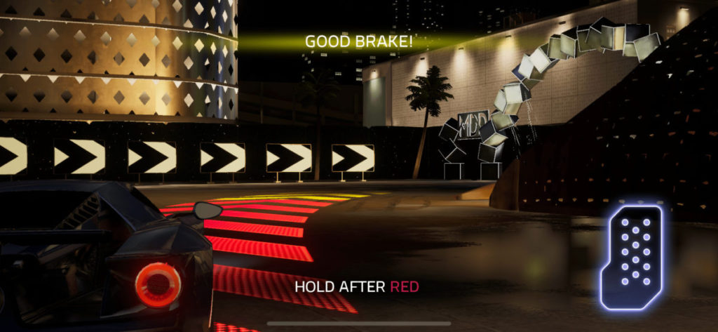 玩家只需要在入彎前鬆開油門，出彎後盡快踩油，轉向則交由電腦負責。