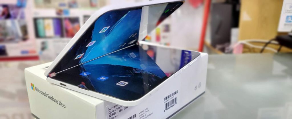 微軟首款摺屏手機水貨到港　Surface Duo 開價 $13,600 起！