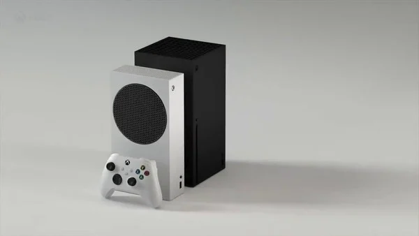 短短幾秒影片中以兩部 Xbox 主機比較大小，相信來自日後公布的 Xbox Series S 宣傳片。