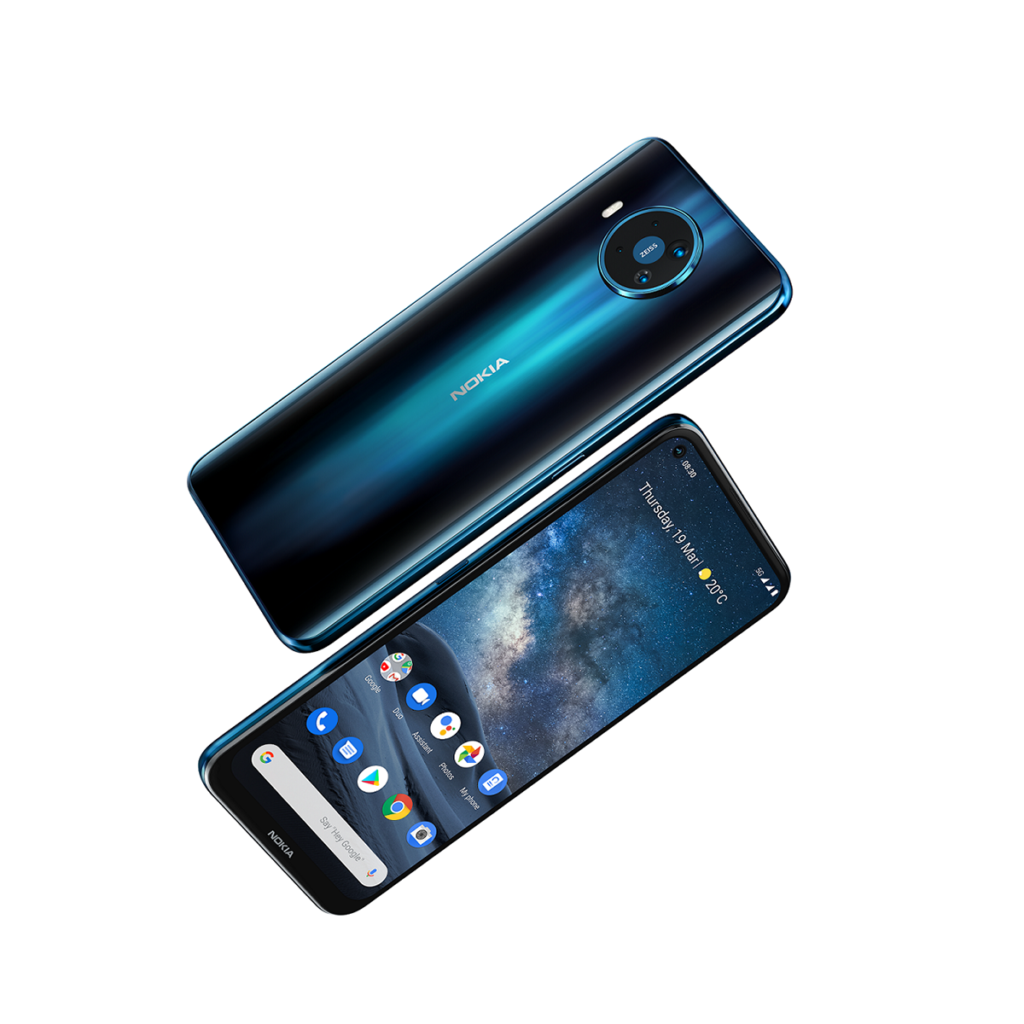 Nokia 8.3 5G 極夜藍相當吸睛，機背用上金屬化工藝，透過光線折射所呈現的漸變色彩。