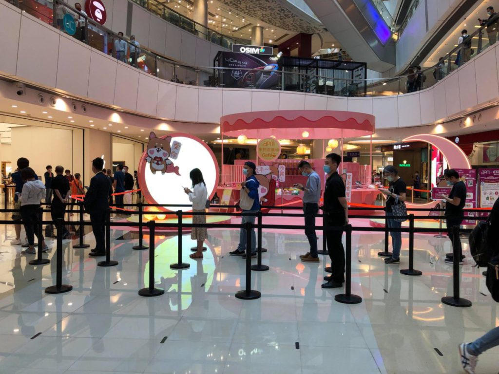 觀塘 APM Apple 零售店門外只有很少人排隊取機