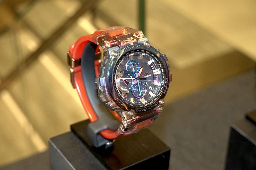 行針 Frogman 潛水錶也來個色彩斑斕的新色限量版。