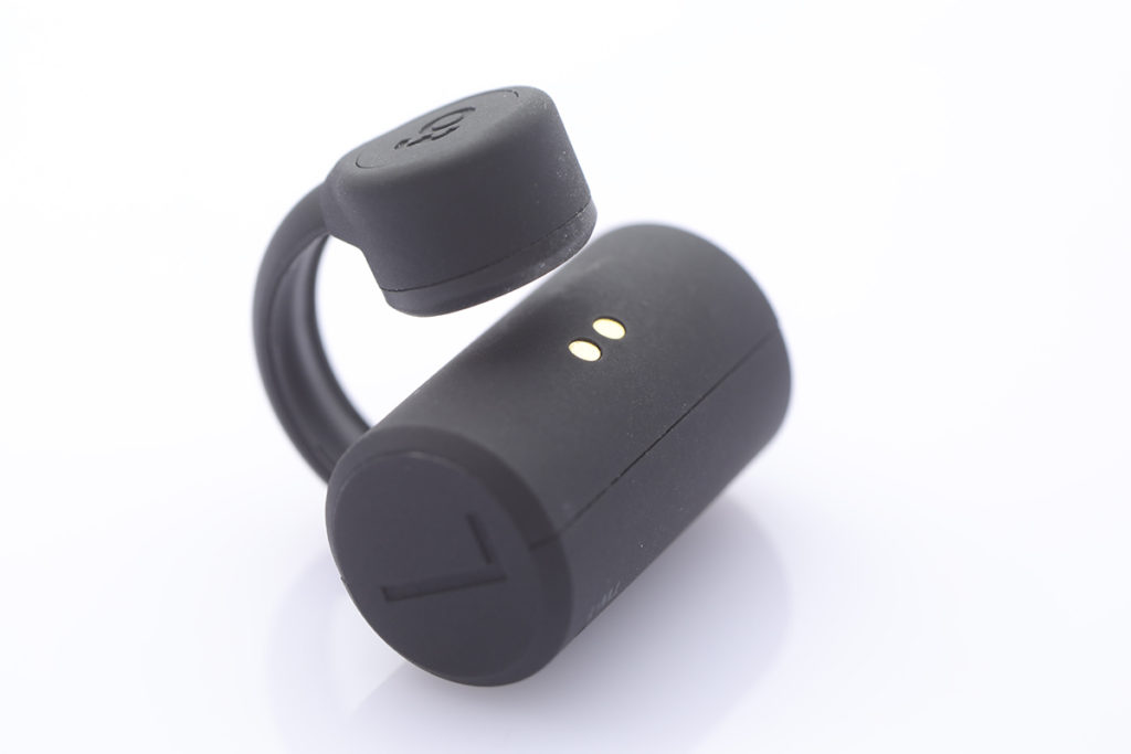 耳機具備 IPX7 防水機能，相當適合運動或行山時使用。