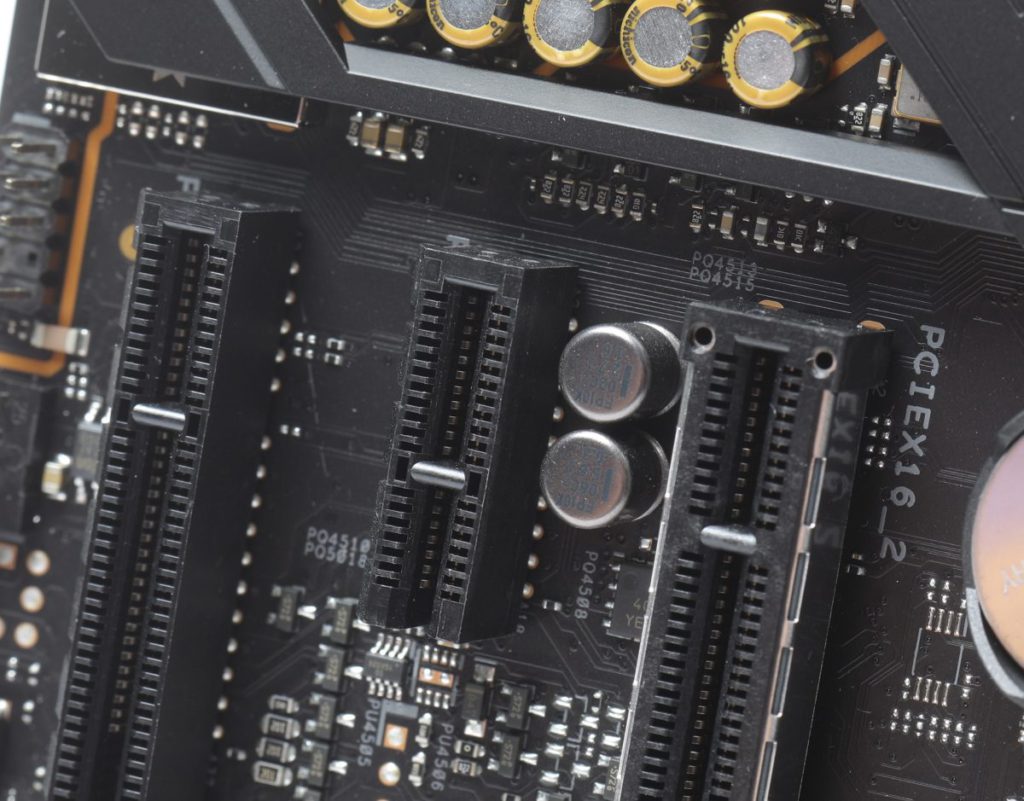 PCI-E x1 插槽採用 Endless 設計可以安裝長卡。