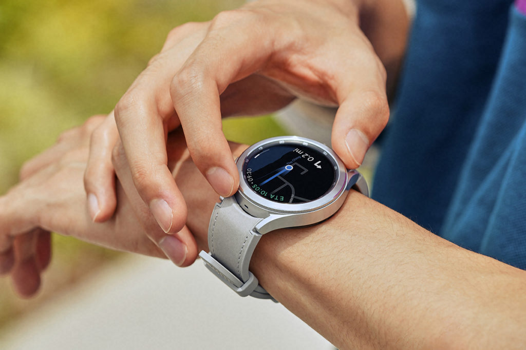 Galaxy Watch Watch4 系列使用 Google WearOS 及 OneUI，也就是可在手錶中使用Play Store、Google Map 等程式。