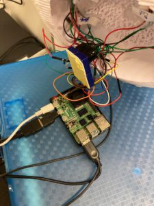 學生陳梓淳和麥耀文協力讓系統由單機Arduino Uno 版本，拓展至無線 Raspberry Pi版本。